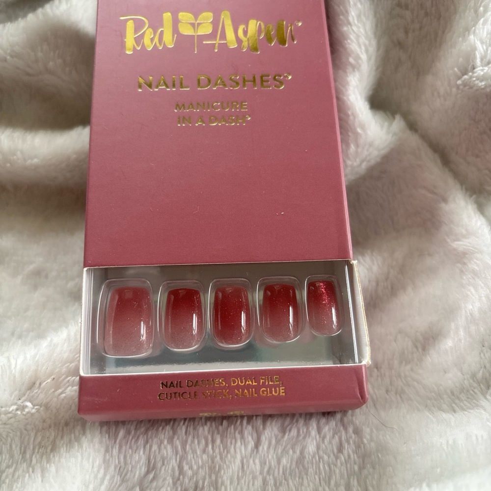 Red Aspen Nail Dashes winslets winter rose